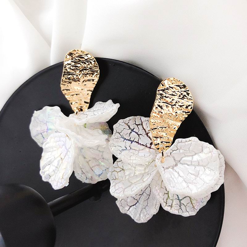 Women's Delicate Flower Drop Earrings